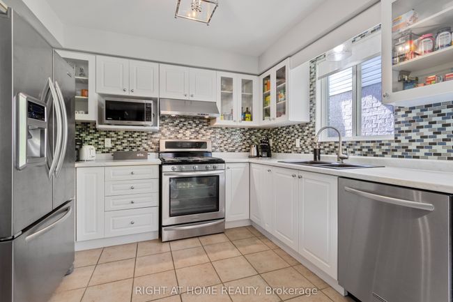 82 Rossmore Crt, House other with 3 bedrooms, 2 bathrooms and 2 parking in London ON | Image 28
