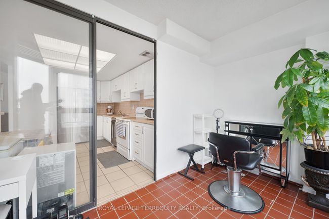 1702 - 8 Lisa St, Condo with 3 bedrooms, 2 bathrooms and null parking in Brampton ON | Image 11