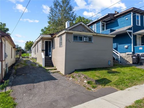 505 Carbon St, Syracuse, NY, 13208-2811 | Card Image