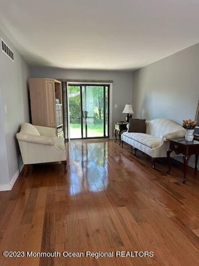 25 Twin Rivers Drive, For Sale in East Windsor Zoocasa