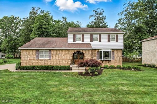 886 Squirrel Hill Drive, Youngstown, OH, 44512 | Card Image