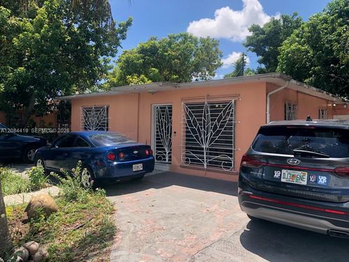 770 E 17th St, Hialeah, FL, 33010-3243 | Card Image