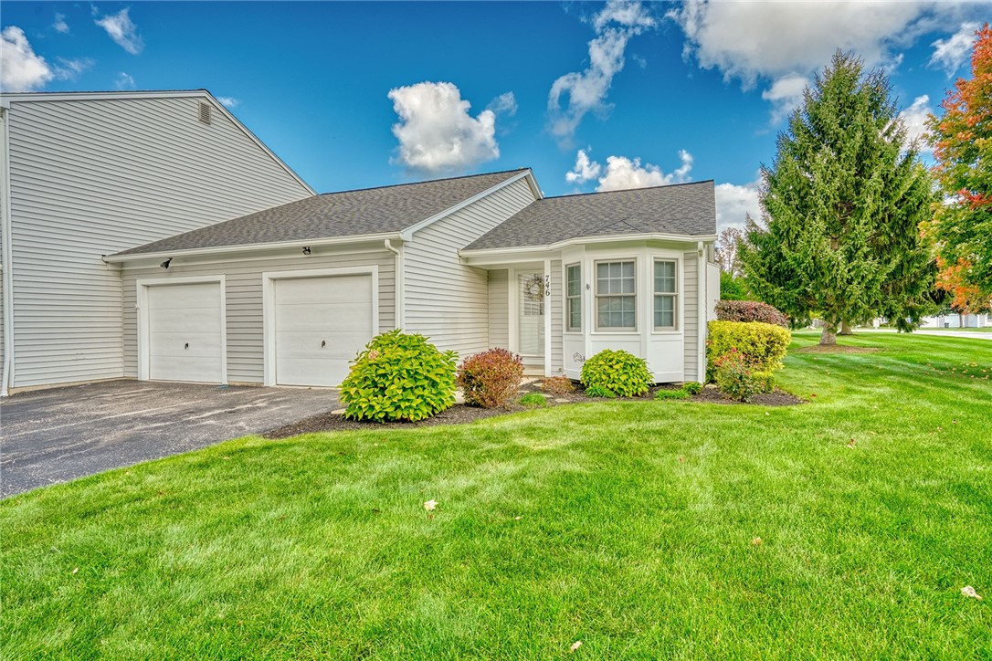 Levelle Ct, Webster, NY 14580