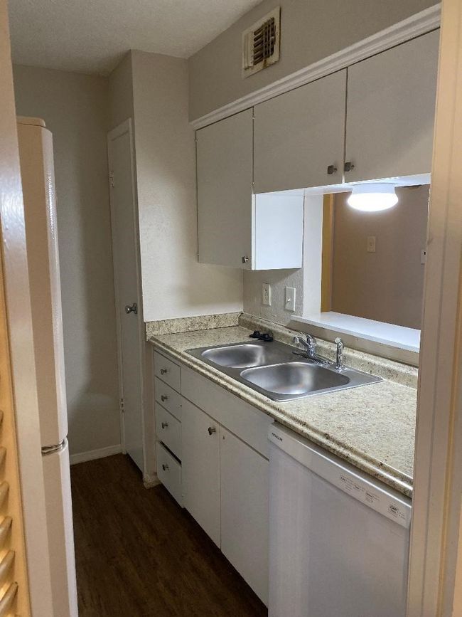 APT-154 - 4859 Cedar Springs Rd, Condo with 2 bedrooms, 1 bathrooms and null parking in Dallas TX | Image 4