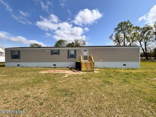 135 Heart Pine Ln, Newton Grove, NC, 28366-6439 | Card Image