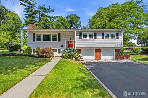 25 Merker Dr, Edison, NJ, 08837-2733 | Card Image