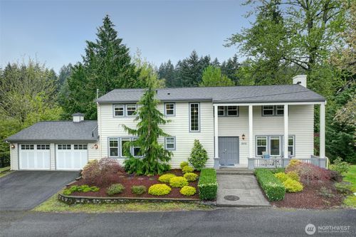 225 131st Avenue Ne, Bellevue, WA, 98005 | Card Image