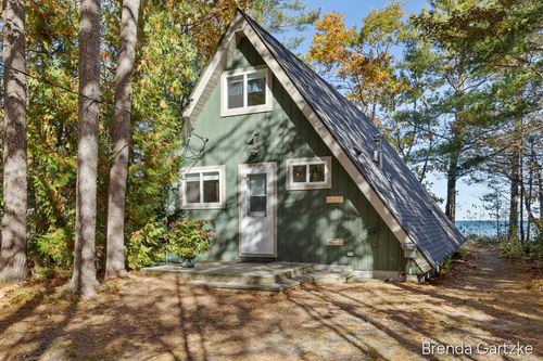 8991 Cordwood Trl, Cheboygan, MI, 49721-8622 | Card Image