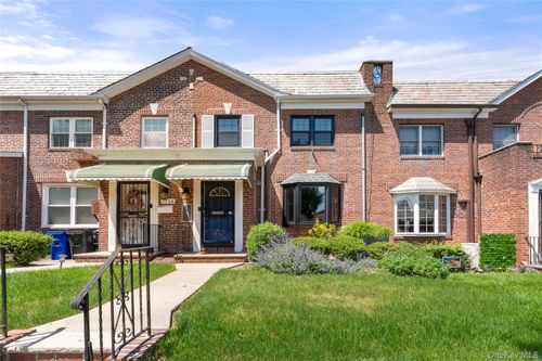 7712 83rd St, Glendale, NY, 11385-7639 | Card Image