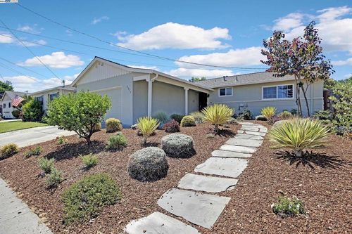 3877 Santa Clara Way, Livermore, CA, 94550-3355 | Card Image