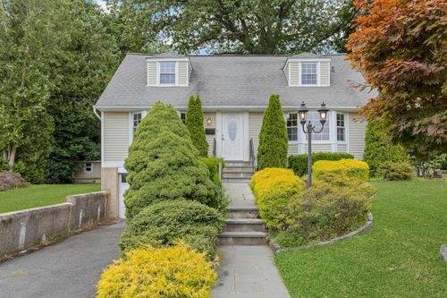 11 Kingston Ave, West Harrison, NY, 10604-2825 | Card Image