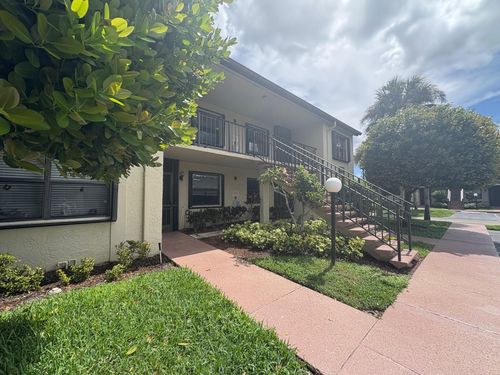 526-7831 Willow Spring Dr, Wellington, FL, 33467-3217 | Card Image