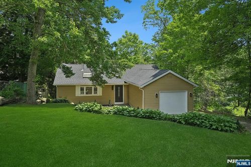 144 Highland Lakes Rd, Highland Lakes, NJ, 07422-1836 | Card Image