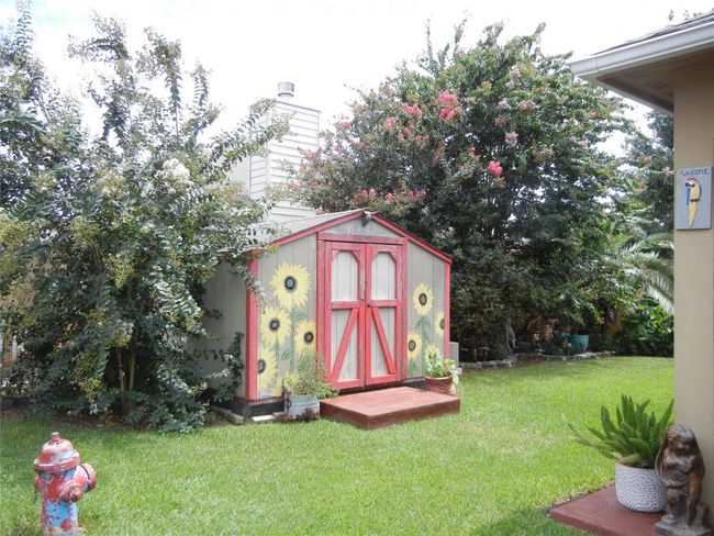 8x10 storage shed stays. | Image 11
