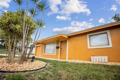 6541 Nw 24th St, House other with 2 bedrooms, 1 bathrooms and null parking in Sunrise FL | Image 1