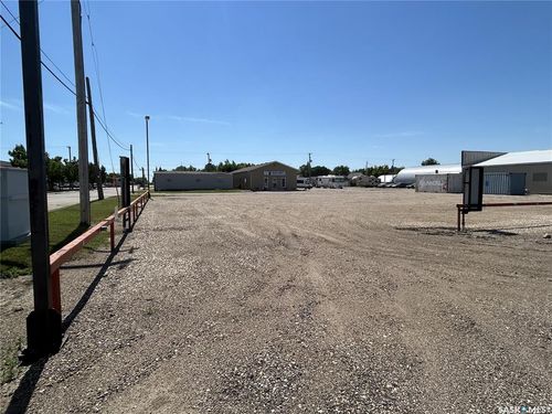 901 5 Th St, Home with 0 bedrooms, 0 bathrooms and null parking in Estevan SK | Card Image