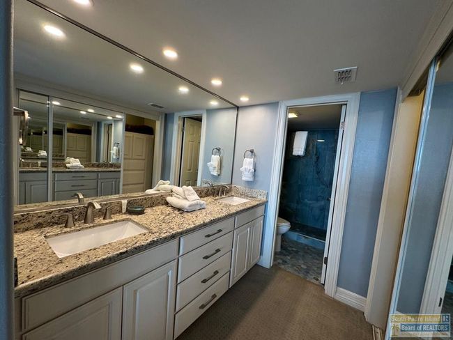 APT-402 - 3000 Gulf Blvd, Condo with 2 bedrooms, 2 bathrooms and null parking in South Padre Island TX | Image 6