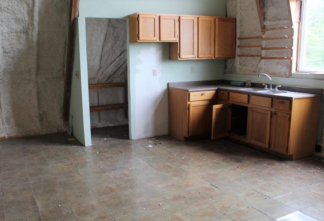 Upstairs Kitchen | Image 18