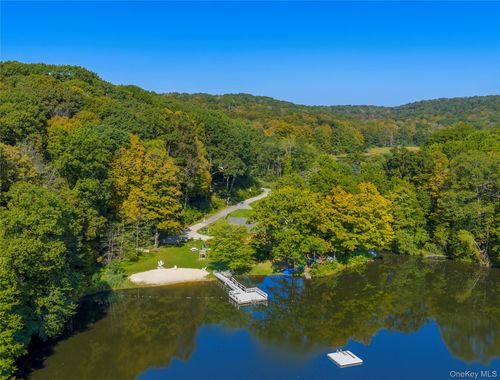 96 Lakeview Dr, Pawling, NY, 12564-2326 | Card Image