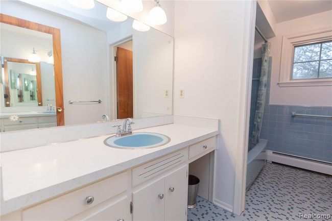 8035 Wood, Grosse Ile - Full Bathroom on Second Floor | Image 28