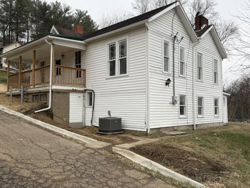 24 Cherry St, Glouster, OH, 45732-1268 | Card Image