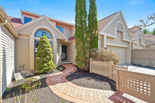 107-7 Wainwright Road, Winchester, MA, 01890 | Card Image