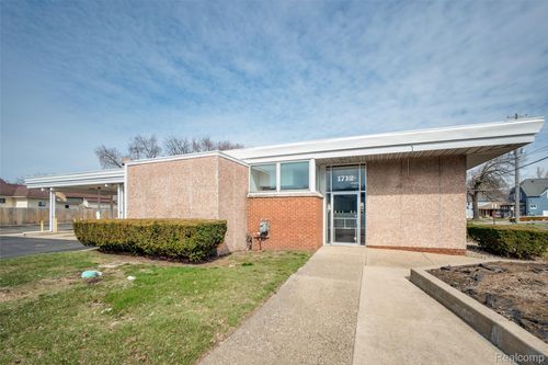 1712 E Michigan Ave, Jackson, MI, 49202-3679 | Card Image