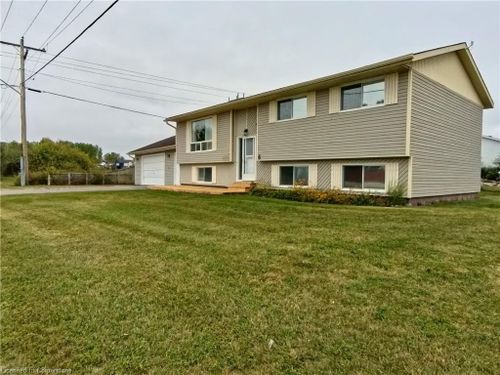 6 Deer Ave, Manitouwadge, ON, P0T2C0 | Card Image