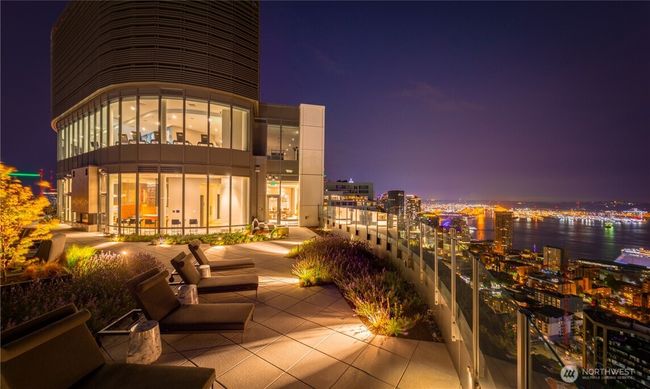 40th floor terrace looking back to lounges and fitness center | Image 30