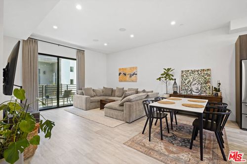 6716 N Royce Lane, Van Nuys, CA, 91411 | Card Image