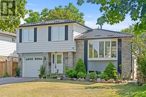 27 Jefferson Rd, House with 6 bedrooms, 3 bathrooms and 7 parking in Brampton ON | Card Image