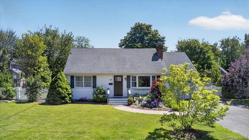 17 Barteau Ave, Blue Point, NY, 11715-1603 | Card Image