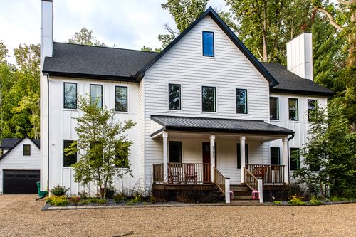 9350 Lakeside Ln, Lakeside, MI, 49116-9725 | Card Image