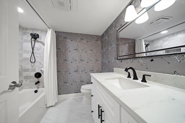 2nd Bathroom | Image 22