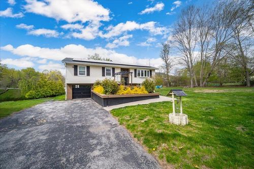 7 Lincoln Dr, Wallkill, NY, 12589 | Card Image