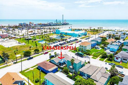 2127 28th St, Galveston, TX, 77550-7705 | Card Image