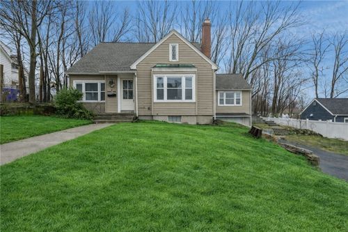 9 Country Pkwy, North Providence, RI, 02911-2601 | Card Image