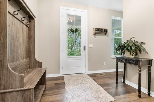 Spacious Entry Way | Image 7