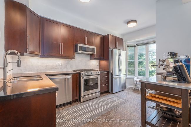 8 - 245 Van Dusen Blvd, House attached with 3 bedrooms, 3 bathrooms and null parking in Etobicoke ON | Image 5