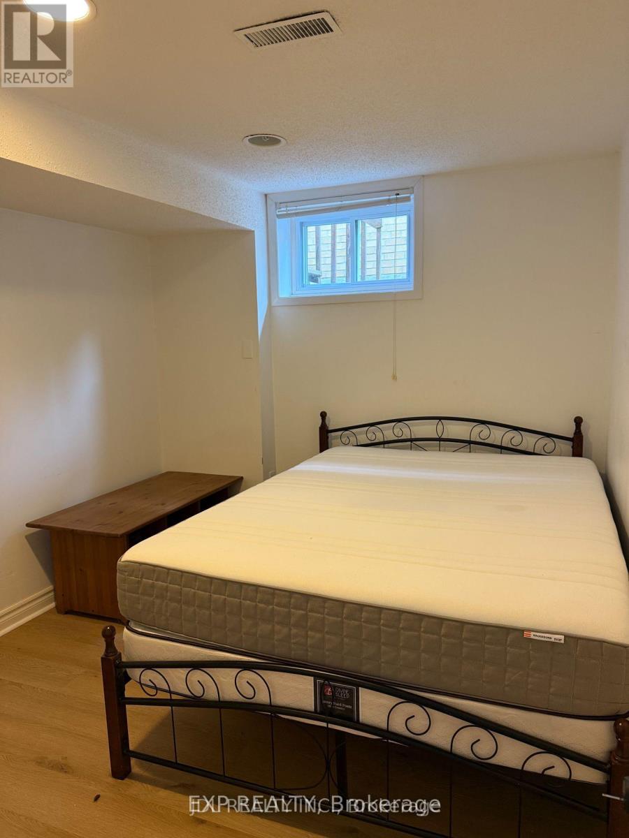 Residential Lease in Toronto (Bayview Village) 2