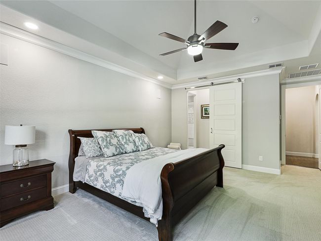 Ensuite bathroom and 2 walk-in closets | Image 25