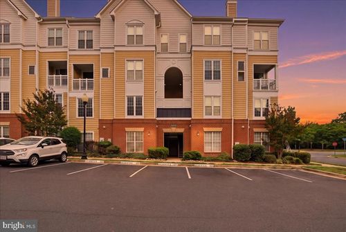201-2111 Highcourt Ln, HERNDON, VA, 20170-5817 | Card Image