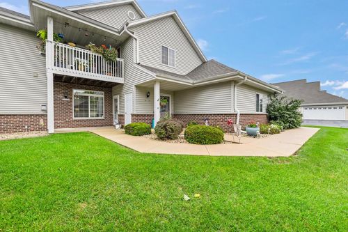 W197N17128 Stonewall Drive, Jackson, WI, 53037 | Card Image