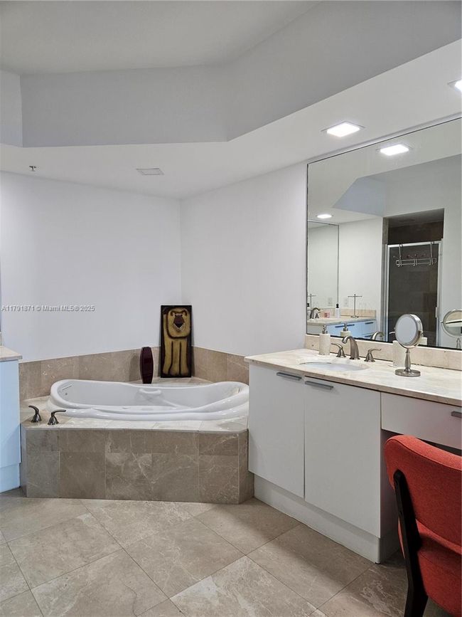 APT-2202 - 15051 Royal Oaks Ln, Condo with 2 bedrooms, 3 bathrooms and null parking in North Miami FL | Image 13