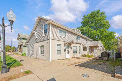 422 N Main St, Watervliet, MI, 49098-9796 | Card Image