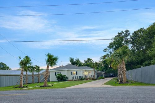 18687 E Main St, Galliano, LA, 70354-4405 | Card Image