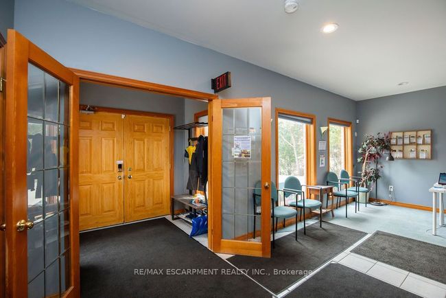 144 Wilson St E, Home with 0 bedrooms, 4 bathrooms and 24 parking in Ancaster ON | Image 7
