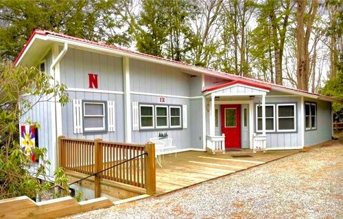 12 Yarrow Cir, Newland, NC, 28657-8158 | Card Image
