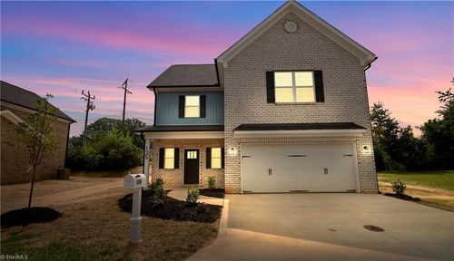 135 Glasmere Court, Winston-Salem, NC, 27101 | Card Image