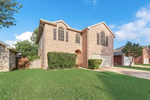 5715 Creekhollow Dr, Arlington, TX, 76018-2422 | Card Image